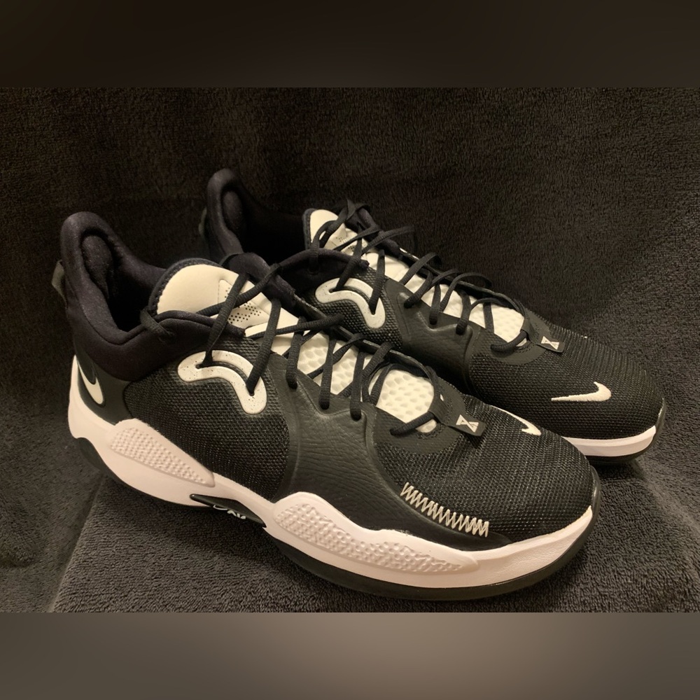 Size 17.5 - Nike PG 5 TB Black White